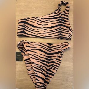 Skatie Bikini Size L (bottoms NWT, Top new)